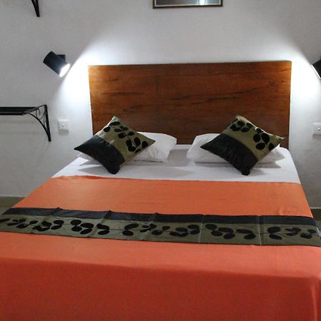 Hotel Dambulu Oya Family Park Dambulla Habitación foto